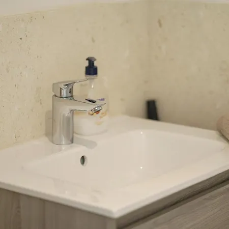 Luxurioeses Apartment Ddx Srima